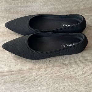 NWOT Vivaia Aria Classic Pointed-Toe Ballet Flats in Black size 41 US 9.5